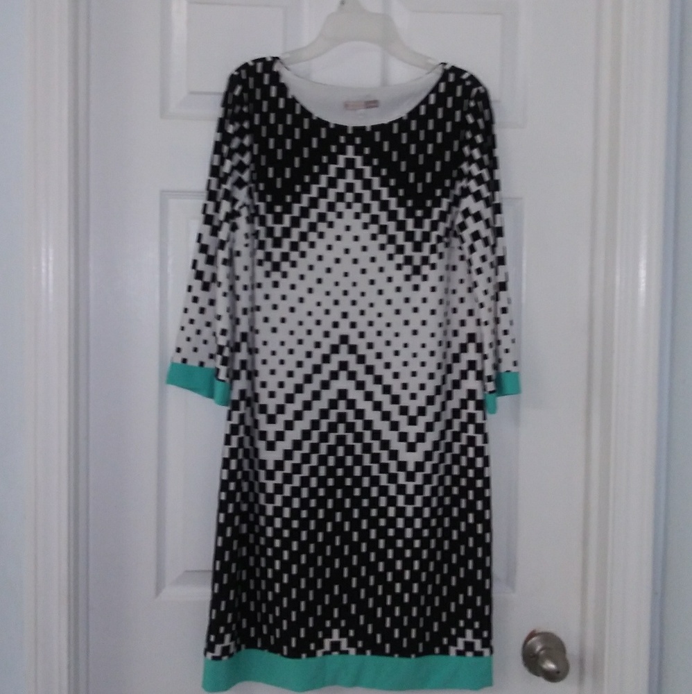 Geometric design dress w/ turquoise accents.